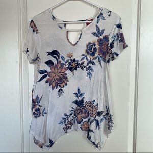 Floral cutouts top